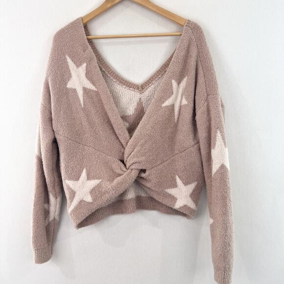 Francesca's Collections Pink V-Neck Sweater with White Stars - Picture 2 of 6